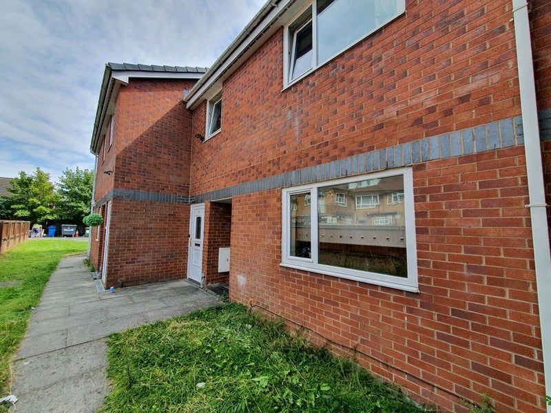 2 bed flat to rent in Grosvenor Road, Cheadle Cheshire SK8 Zoopla
