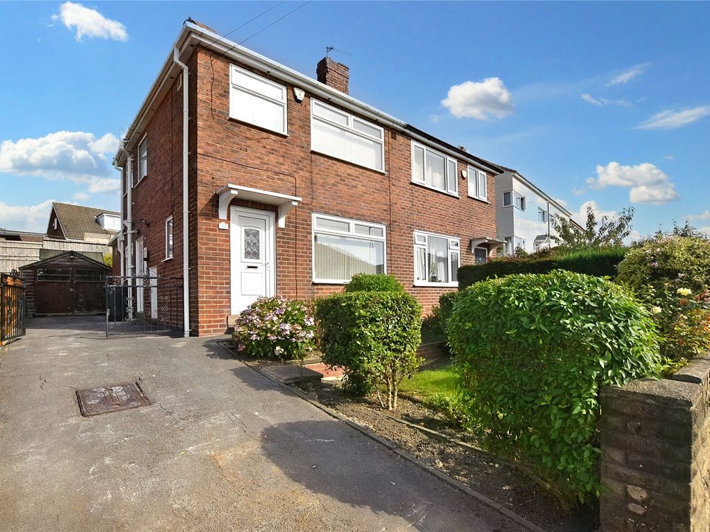 3 bed semidetached house for sale in Harthill, Gildersome, Morley