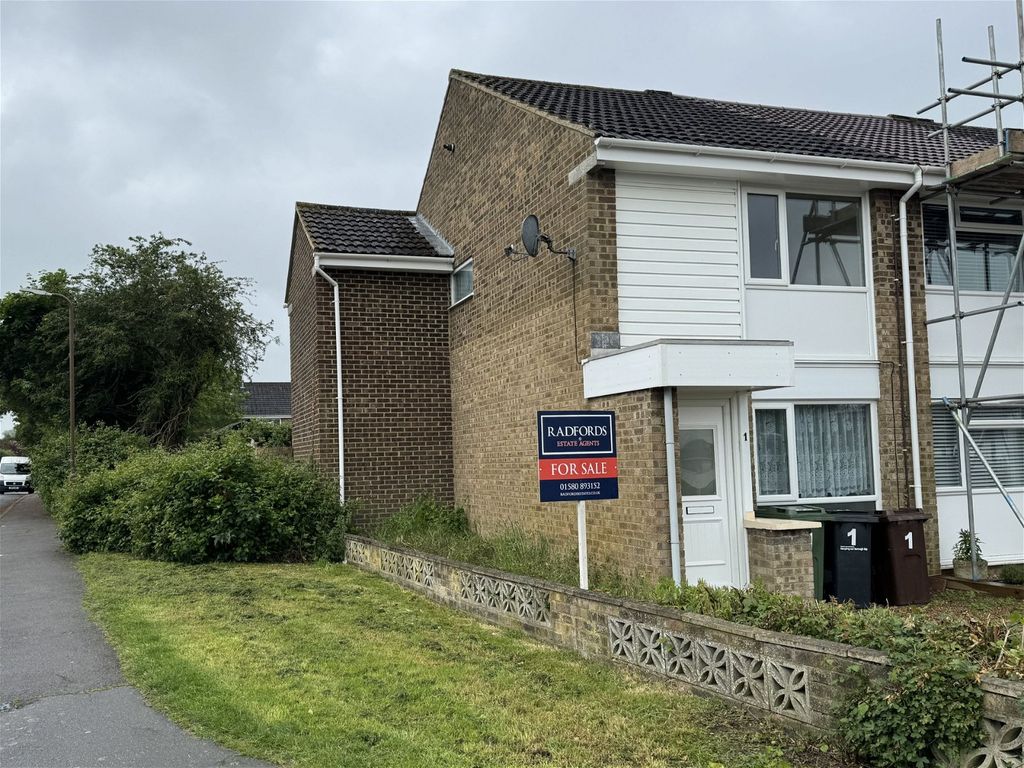 3 bed end terrace house for sale in Pope Drive, Staplehurst, Tonbridge