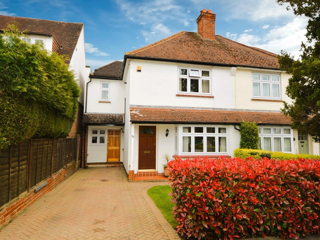 3 bed semidetached house for sale in Poplar Avenue, Windlesham GU20, £