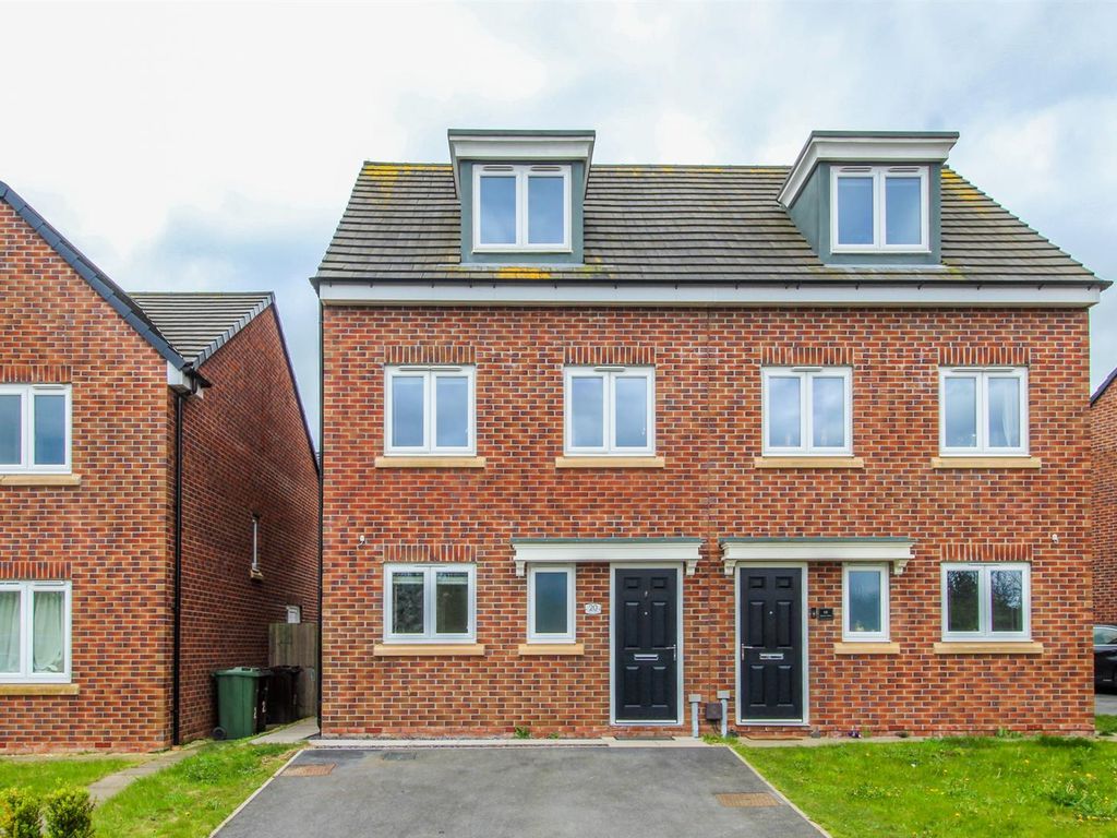 3 bed semidetached house for sale in Epsom Close, Castleford WF10, £