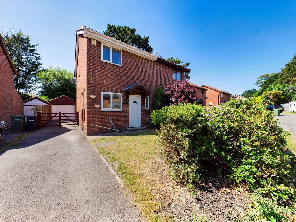3 bed semidetached house for sale in Woolwich Close, Bursledon