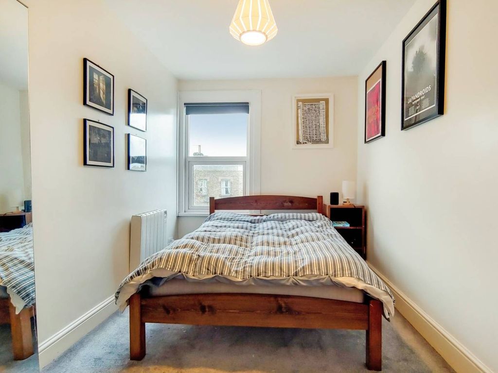 1 bed flat to rent in Barking Road, Plaistow, London E13, £3,000 pcm