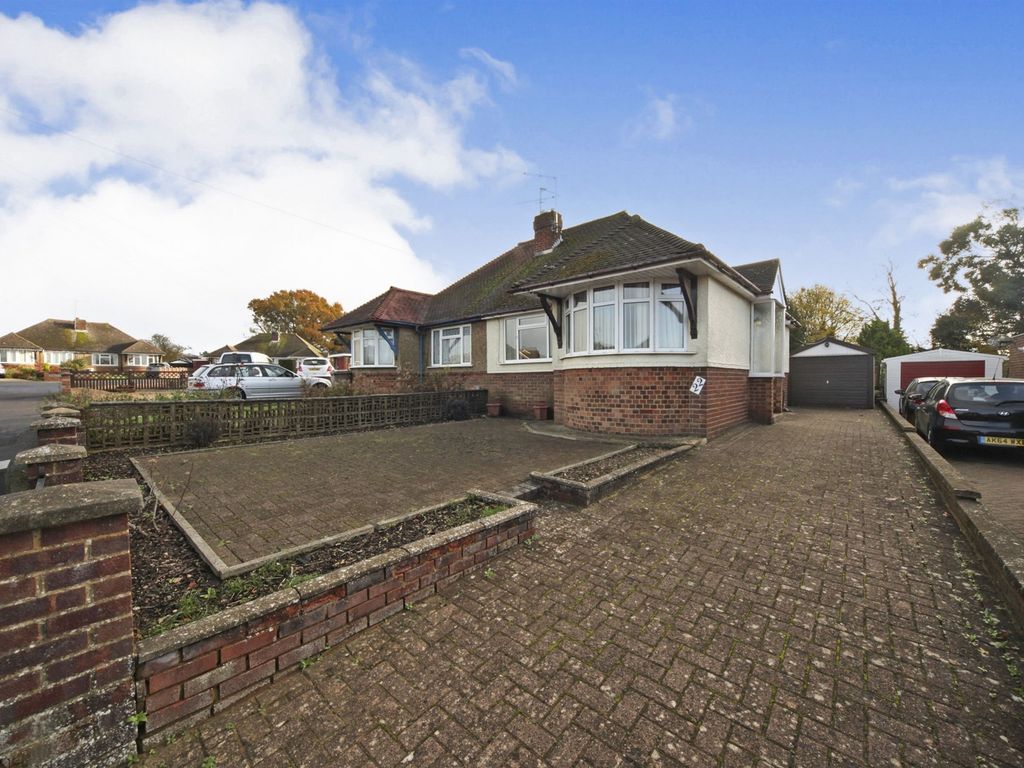 Poplars Close, Luton LU2  