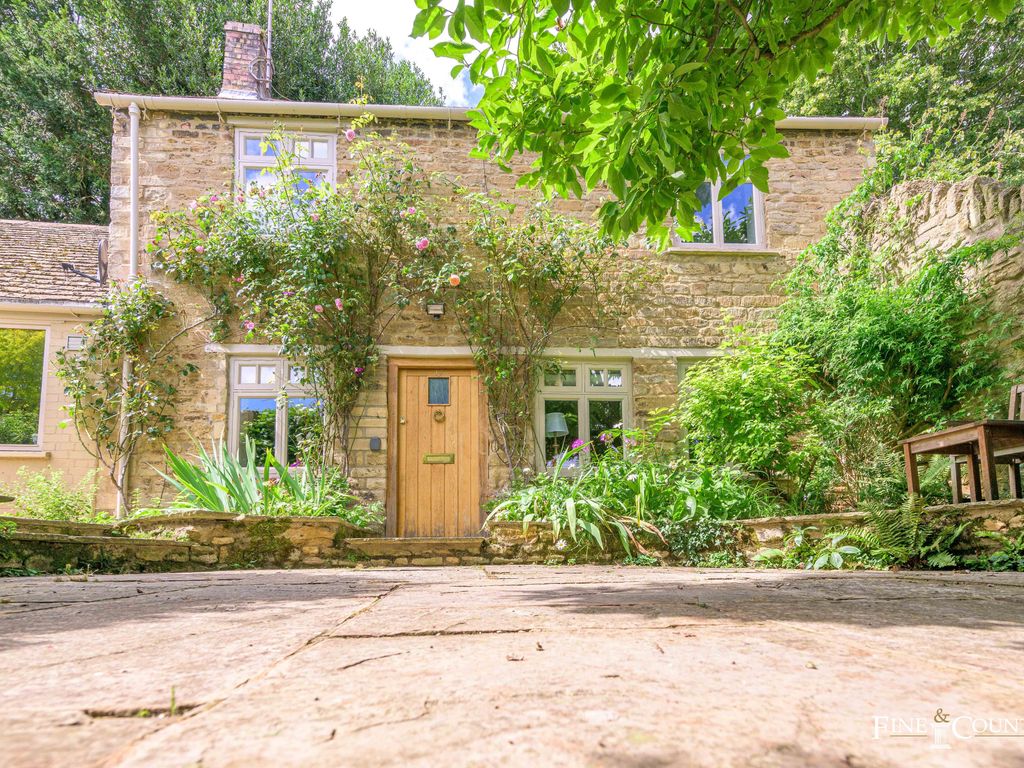 2 bed cottage for sale in North Street, Oundle, Peterborough PE8, £360,000 Zoopla