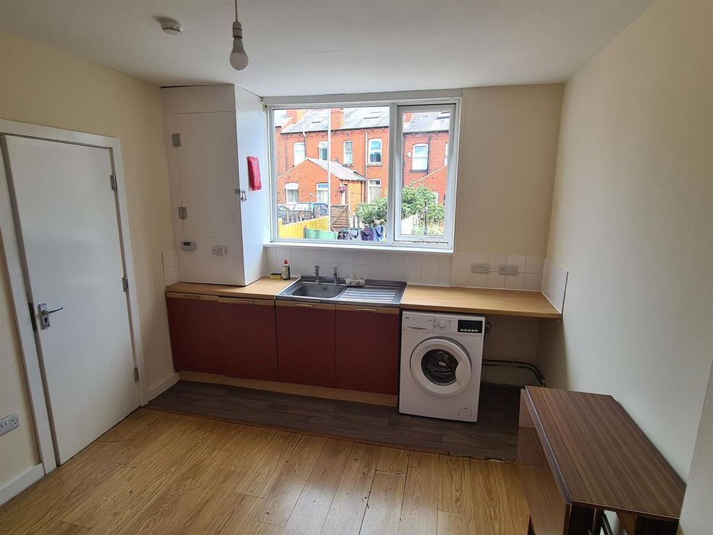 Room to rent in Cross Flatts Mount, Beeston, Leeds LS11 Zoopla