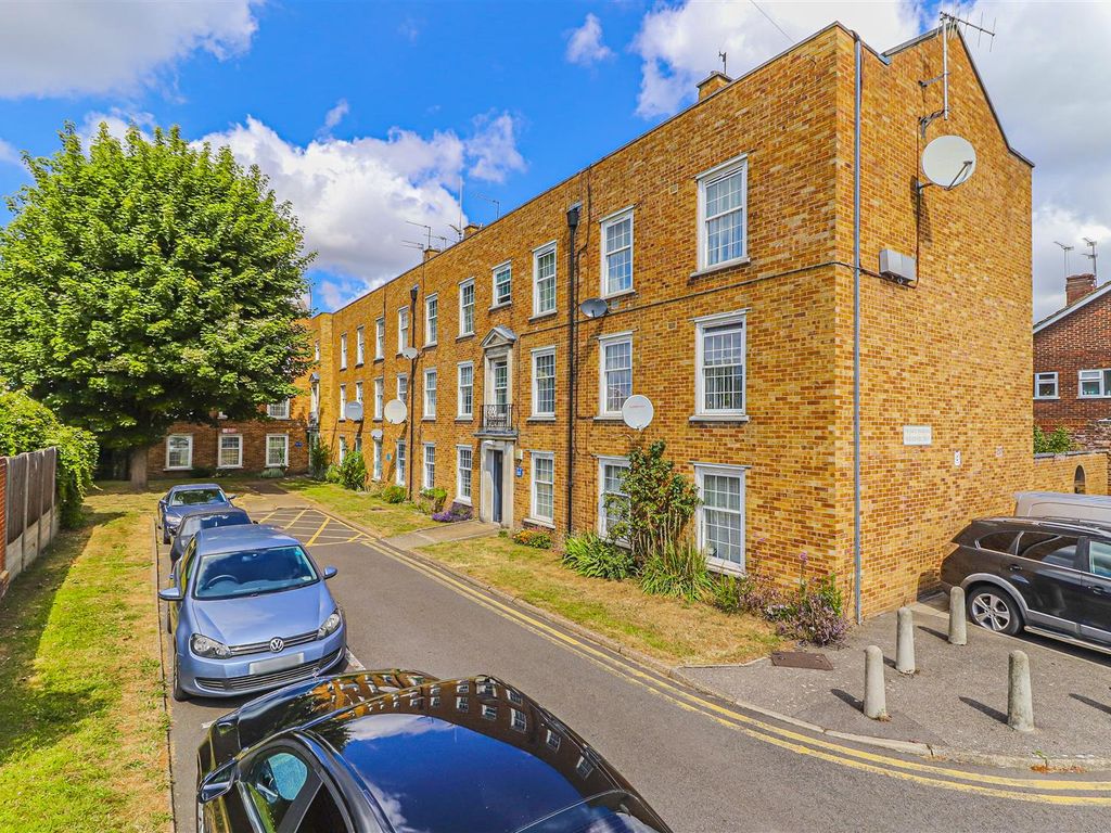 2 bed flat to rent in Baker Street, Enfield, Middlesex EN1 Zoopla