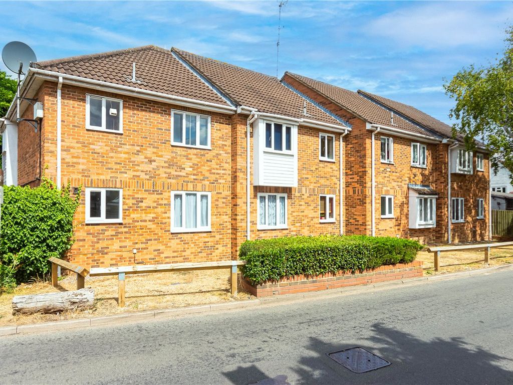 1 bed flat for sale in North Court, Buckwood Road, Markyate, St. Albans