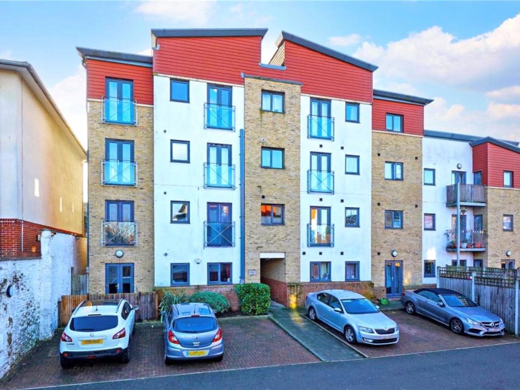 2 bed flat for sale in Bluecoats Yard, Knightrider Street, Maidstone, Kent ME15 Zoopla