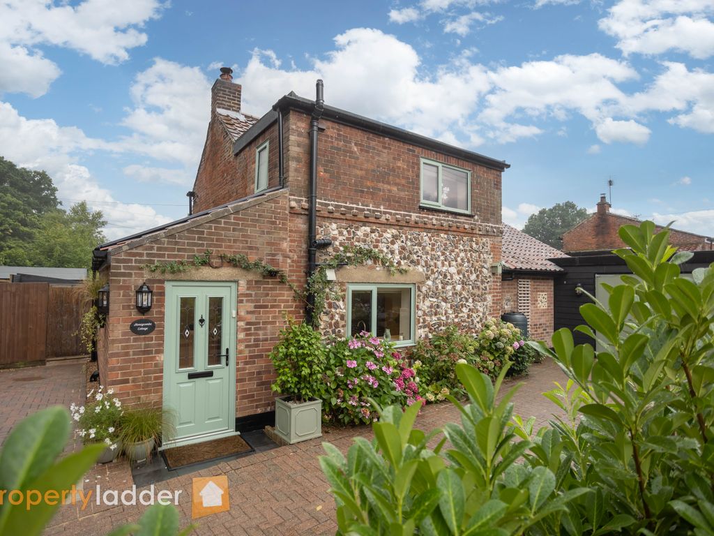 2 bed cottage for sale in Road, Salhouse, Norwich NR13 Zoopla