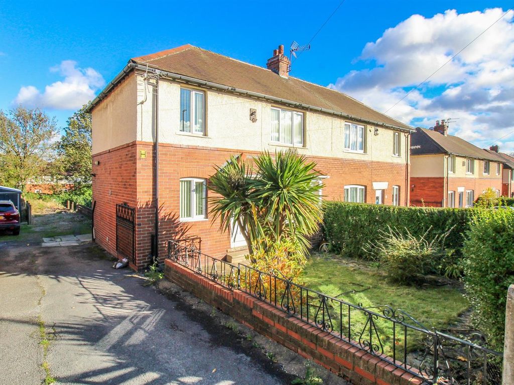 3 bed semidetached house for sale in Milton Crescent, Wakefield WF2, £