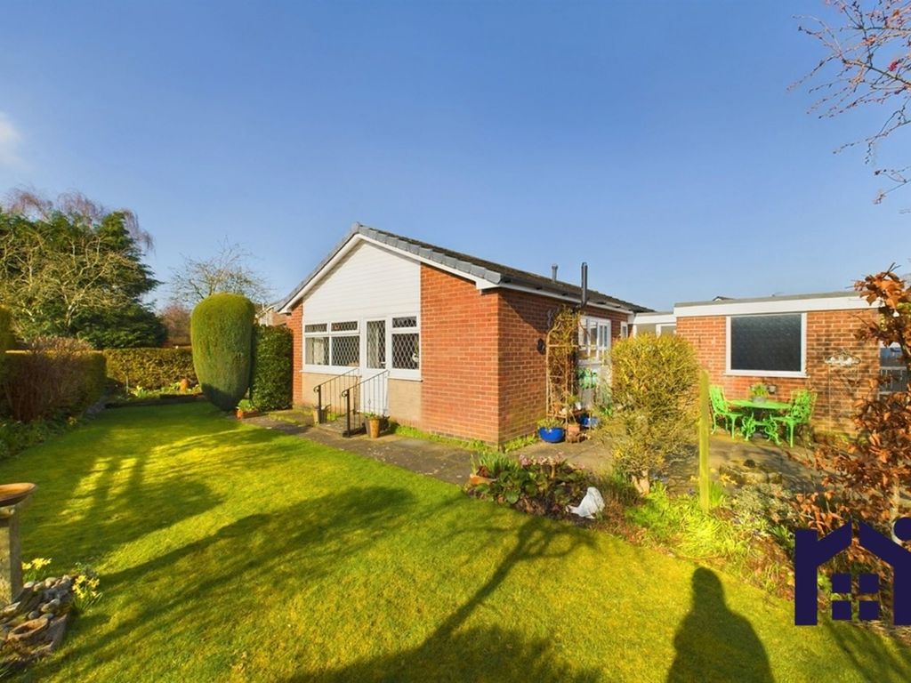 3 bed detached bungalow for sale in Beechfields, Eccleston PR7, £