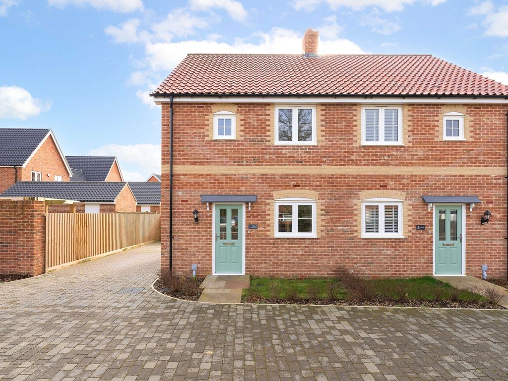 2 bed semidetached house for sale in Godfrey Close, Mattishall