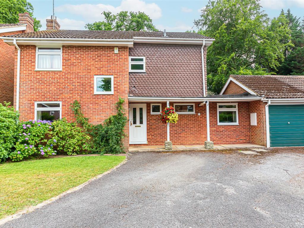4 bed detached house for sale in Wood End, Crowthorne RG45 Zoopla