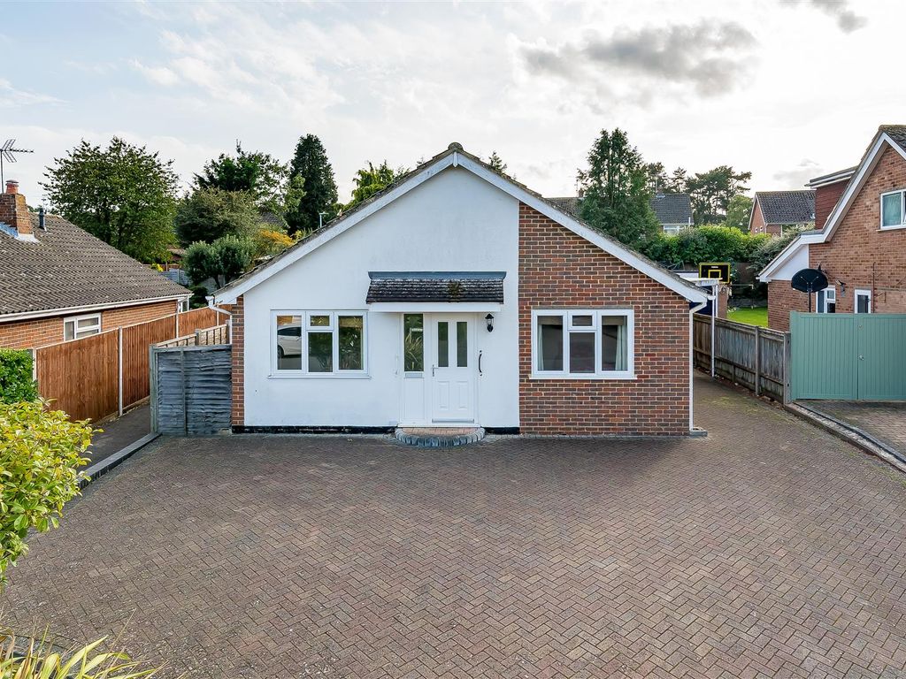 3 bed detached bungalow for sale in Windmill Avenue, Wokingham