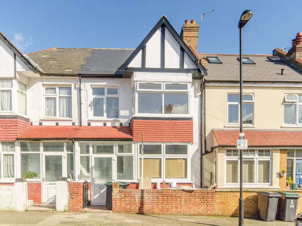 3 bed terraced house to rent in Berwick Road N22, Wood Green, London