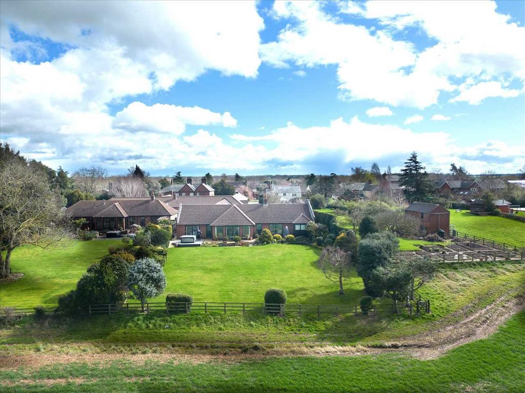 4 bed bungalow for sale in Loughborough Road, Hoton, Loughborough LE12