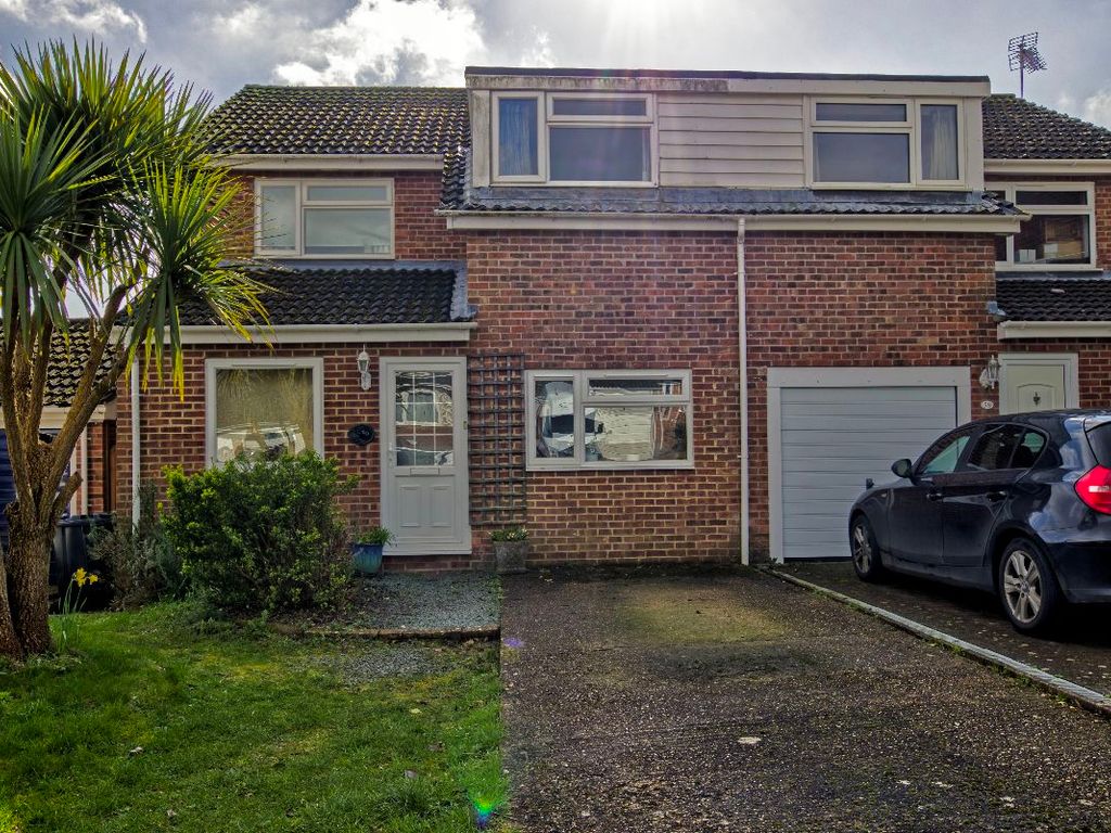 3 bed semidetached house for sale in Redwing Road, Clanfield