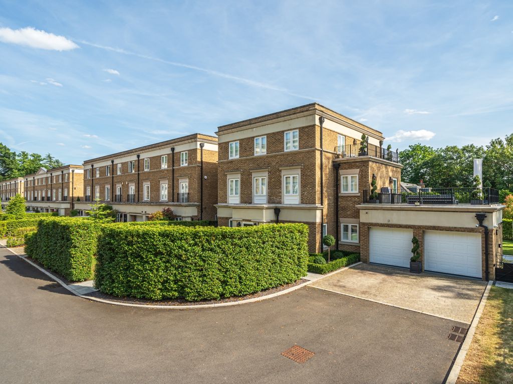 5 bed detached house for sale in Willoughby Lane, Bromley BR1, £