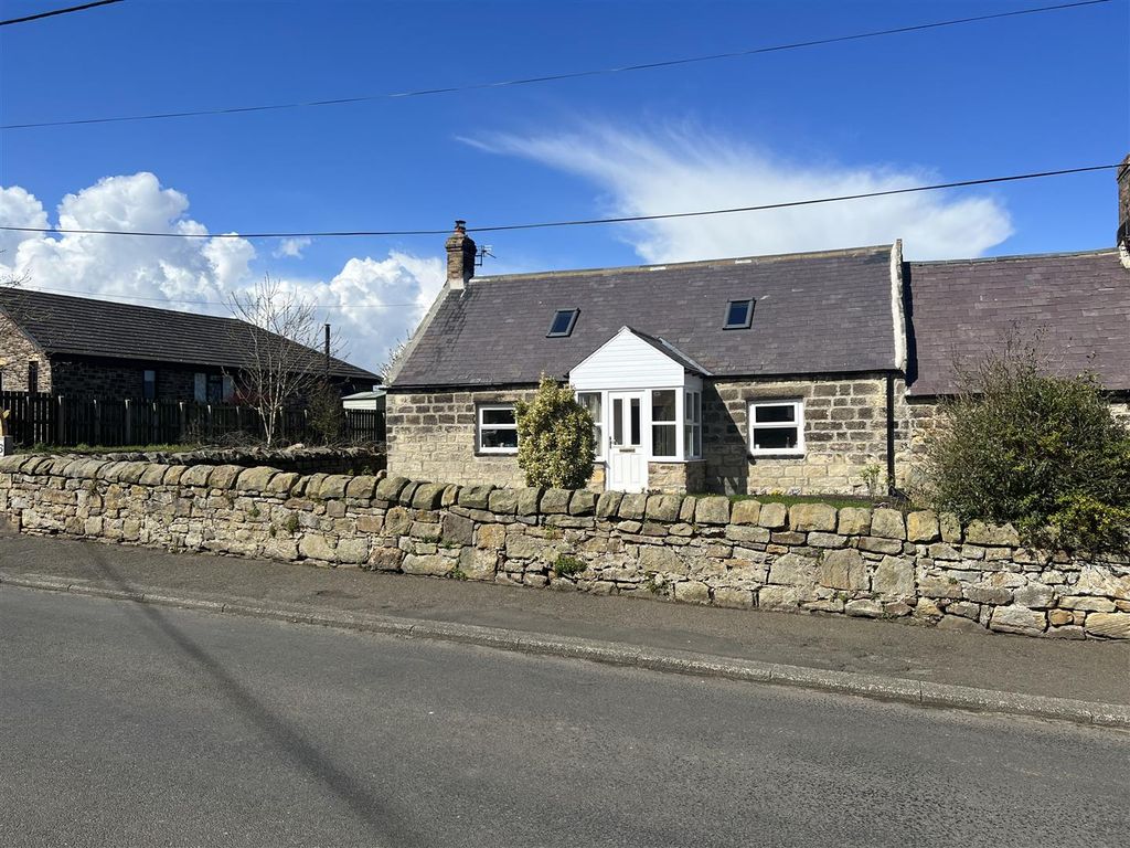 2 bed semidetached house to rent in North Side, Shilbottle, Alnwick