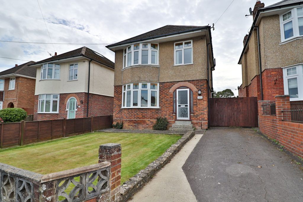 3 bed detached house for sale in St Michaels Avenue, Yeovil, Somerset