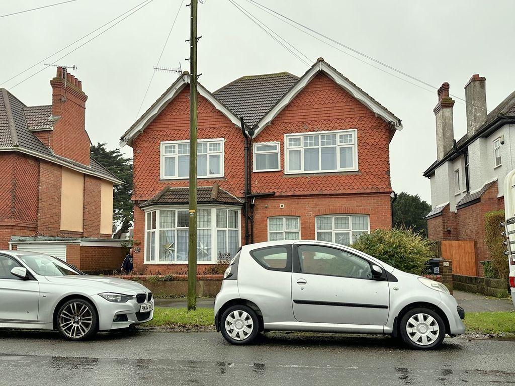 1 bed flat to rent in Collington Avenue, BexhillOnSea TN39, £825 pcm Zoopla