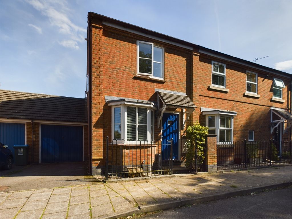 2 bed semidetached house for sale in Pottery Close, Fairford Leys
