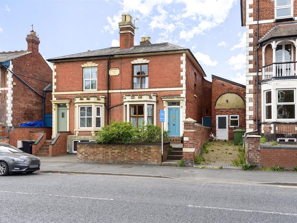 4 bed semidetached house for sale in Whitecross Road, Hereford HR4