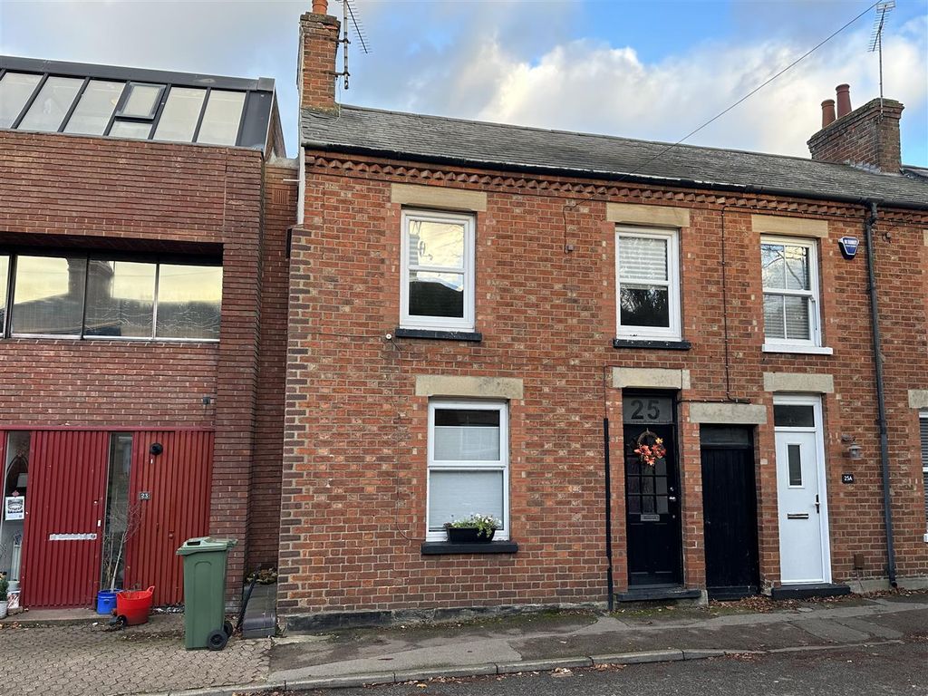 2 bed terraced house for sale in Silver Street, Stony Stratford, Milton