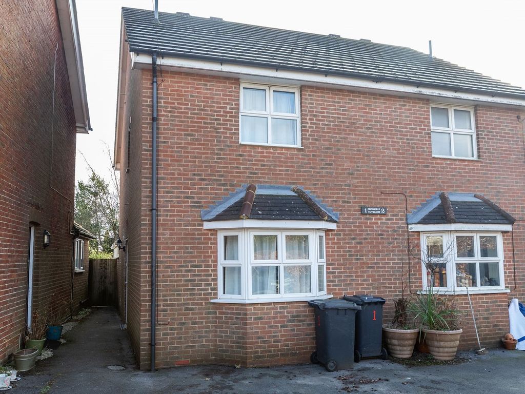 3 bed semidetached house to rent in Stone Cross Road, Crowborough TN6