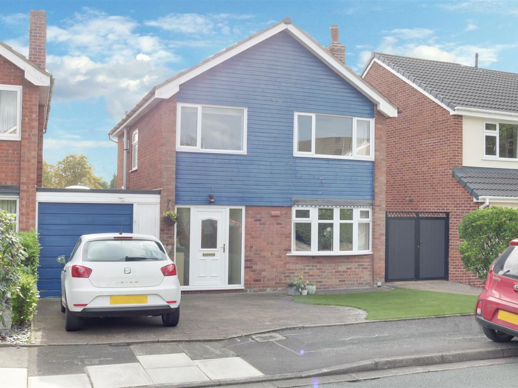 3 bed linkdetached house for sale in Bladon Crescent, Alsager, Stoke