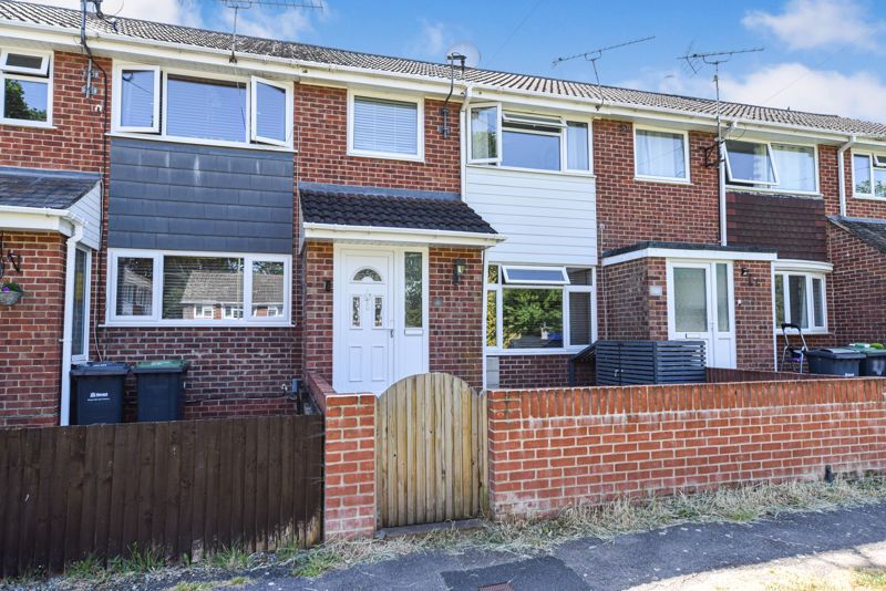 3 bed terraced house for sale in Forest Close, Cowplain, Waterlooville