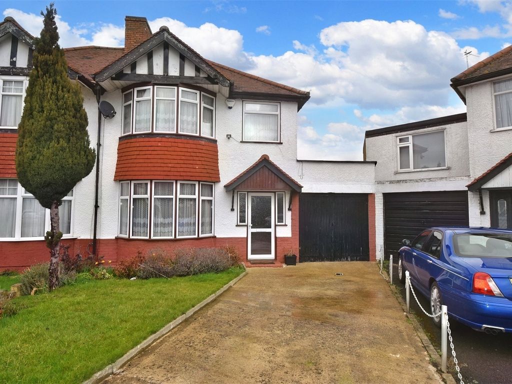 3 bed semidetached house for sale in Candover Close, Harmondsworth