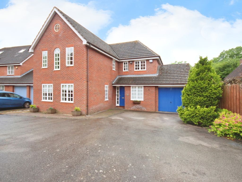 4 bed detached house for sale in Ilmington Close, Hatton Park, Warwick, Warwickshire CV35, £