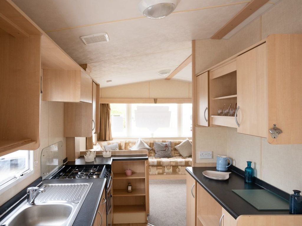 3 bed property for sale in Lowestoft NR32, £18,995 Zoopla