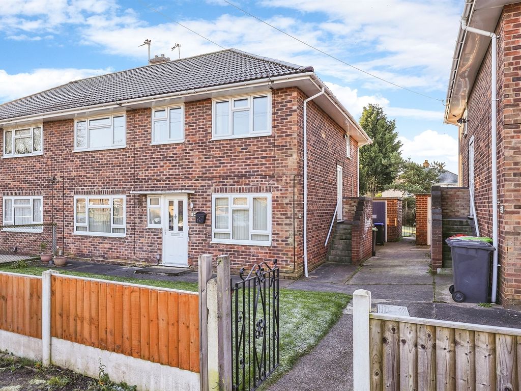 2 bed flat for sale in Maple Drive, Hucknall, Nottingham NG15, £125,000