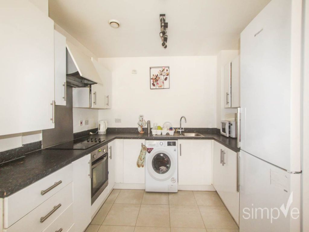 2 bed flat to rent in Spa House, 48 Varcoe Gardens, Hayes UB3 Zoopla