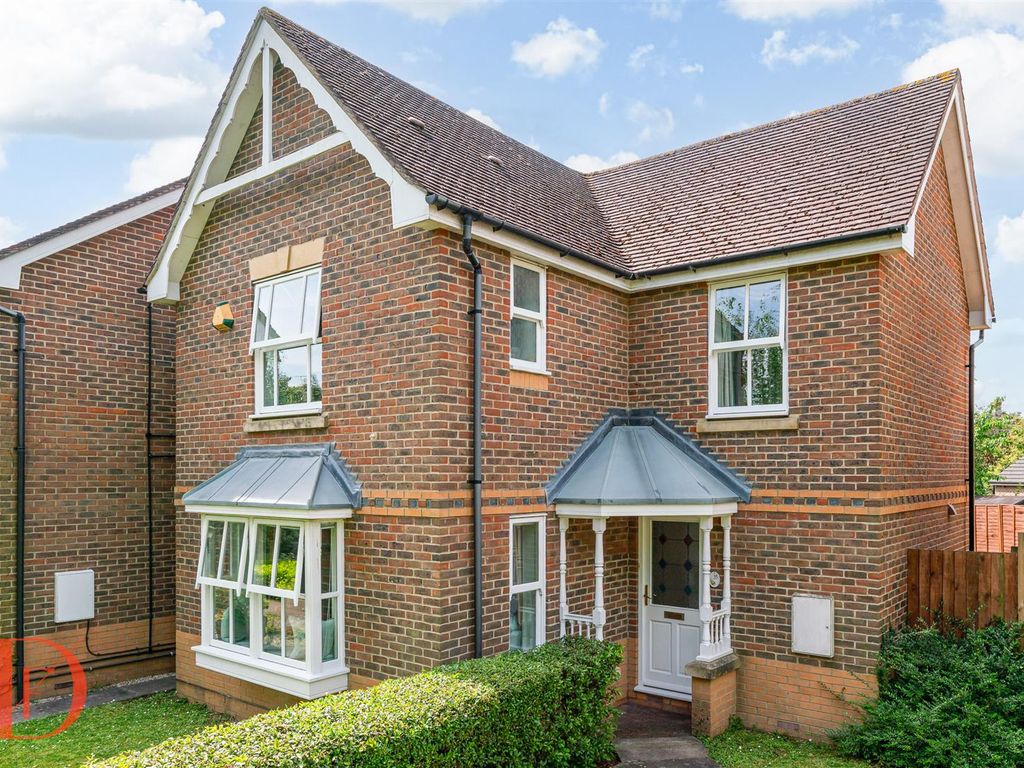 3 bed detached house for sale in Roding Gardens, Loughton IG10, £