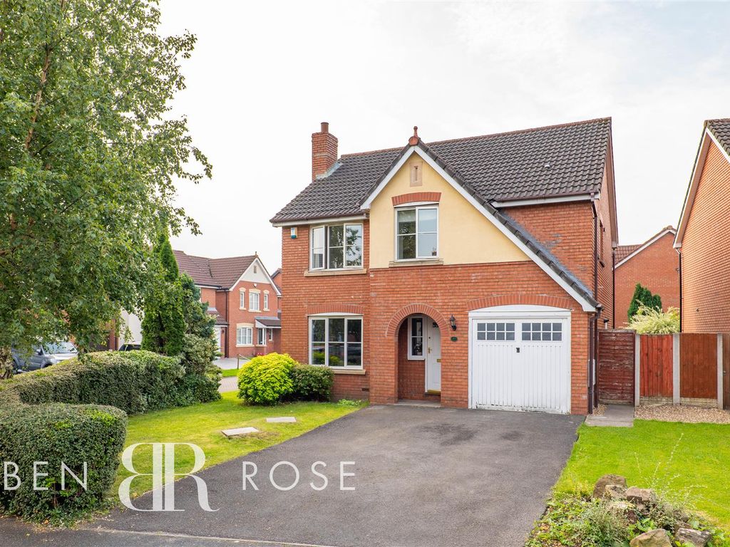 4 bed detached house for sale in Heatherleigh, Leyland PR26, £300,000