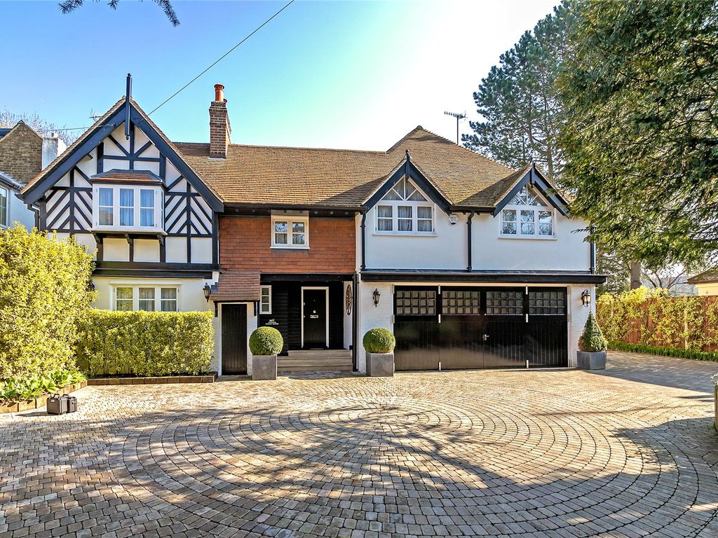 6 bed detached house for sale in Aldenham Road, Letchmore Heath