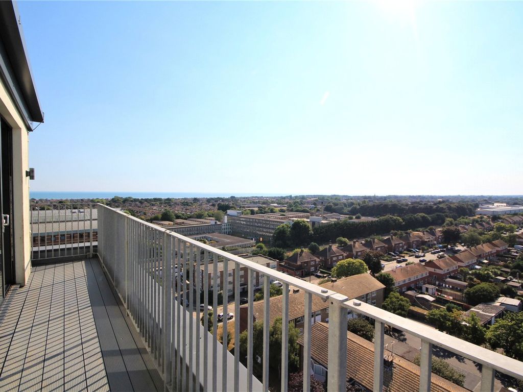 2 bed flat to rent in The Causeway, GoringBySea, Worthing, West