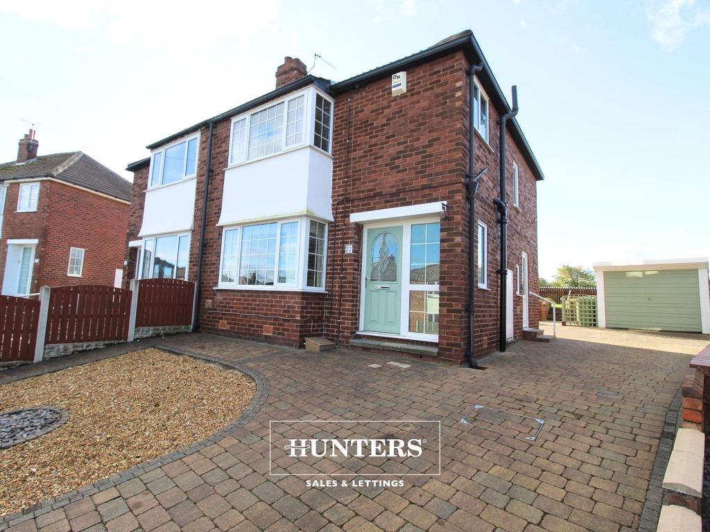 3 bed property to rent in Windermere Road, Castleford WF10, £995 pcm