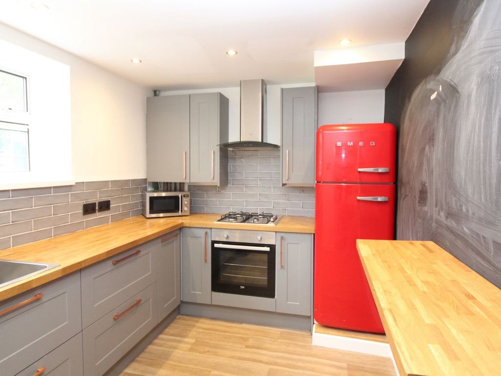 1 bed flat for sale in Leamington Road, Romford RM3 Zoopla