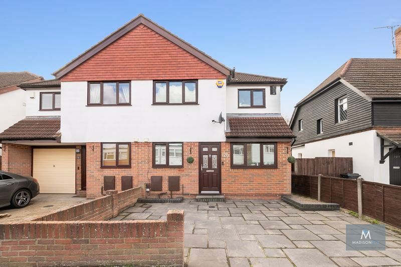 3 bed property for sale in Long Green, Chigwell IG7 Zoopla