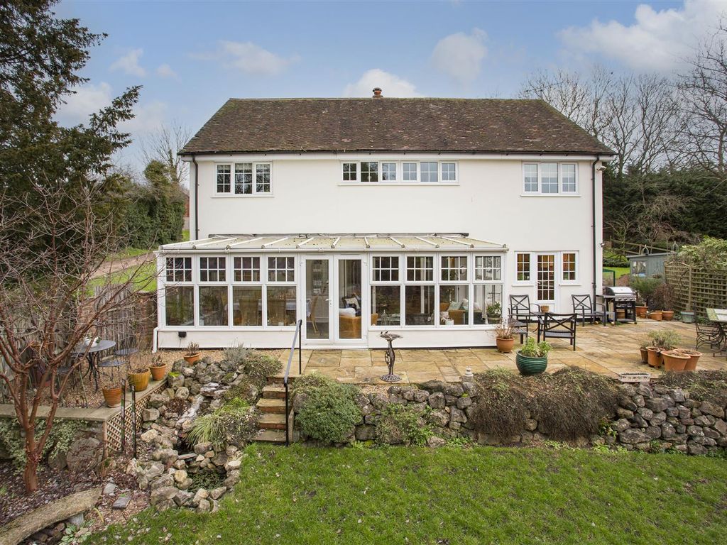 4 bed detached house for sale in Bow Road, Wateringbury, Maidstone ME18