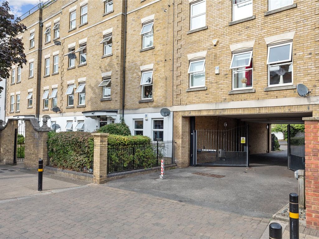 2 bed flat for sale in Mitcham Road, London SW17, £425,000 Zoopla