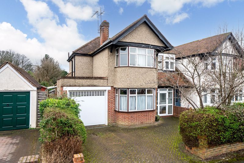 3 bed semidetached house for sale in Mount View, Rickmansworth WD3, £