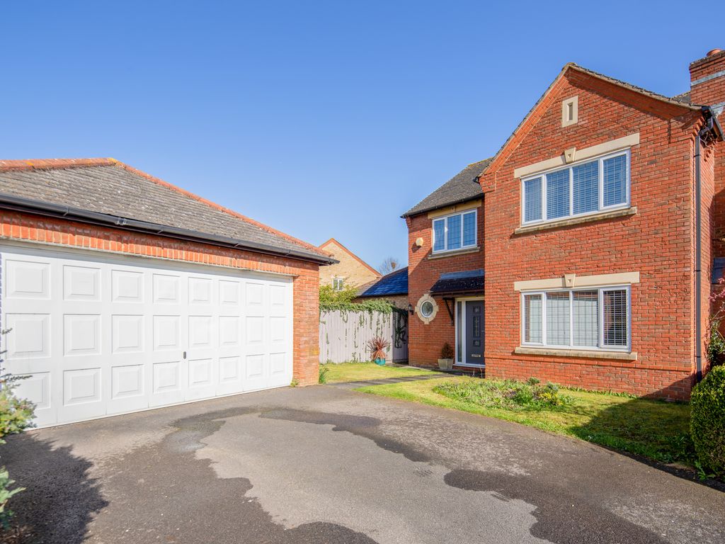 4 bed detached house for sale in Lucerne Avenue, Bicester OX26 Zoopla