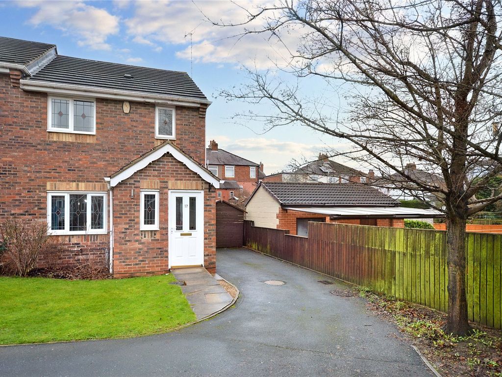 3 bed semidetached house for sale in Town Close View, Kippax, Leeds