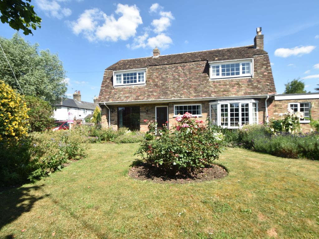 4 bed detached house for sale in Honey Hill, Fenstanton, Huntingdon
